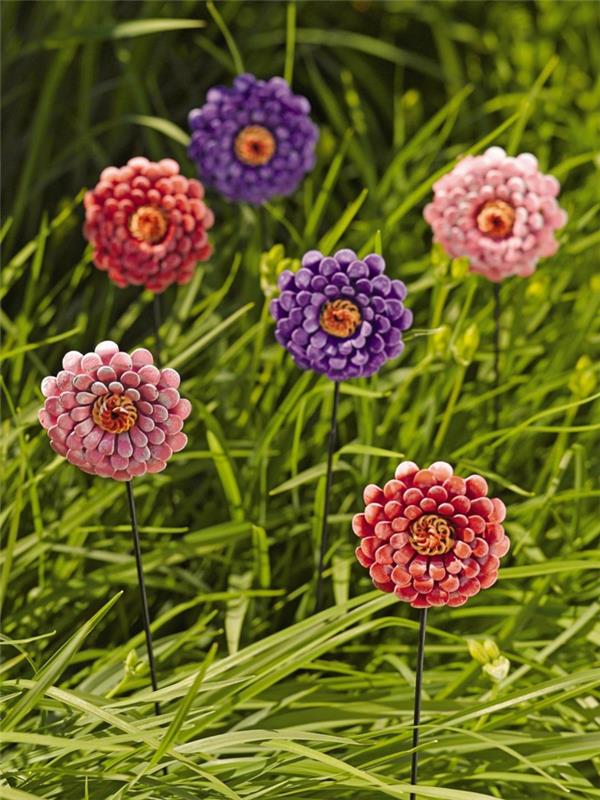 βύσμα κήπου λουλούδια χρωματισμένα αστεία χαριτωμένα φυτά κήπου