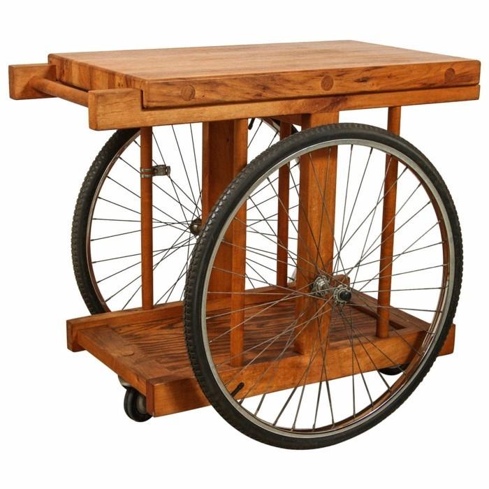 ξύλινο τραπέζι κήπου και μέρη ποδηλάτων
