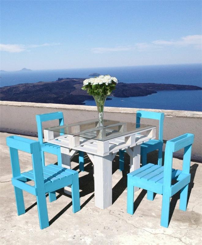 Φτιάξτε-δικό σας-τραπέζι-κήπο-τραπεζάκι-τραπέζι-και-βάψτε-με-μπλε-ξύλινες-καρέκλες