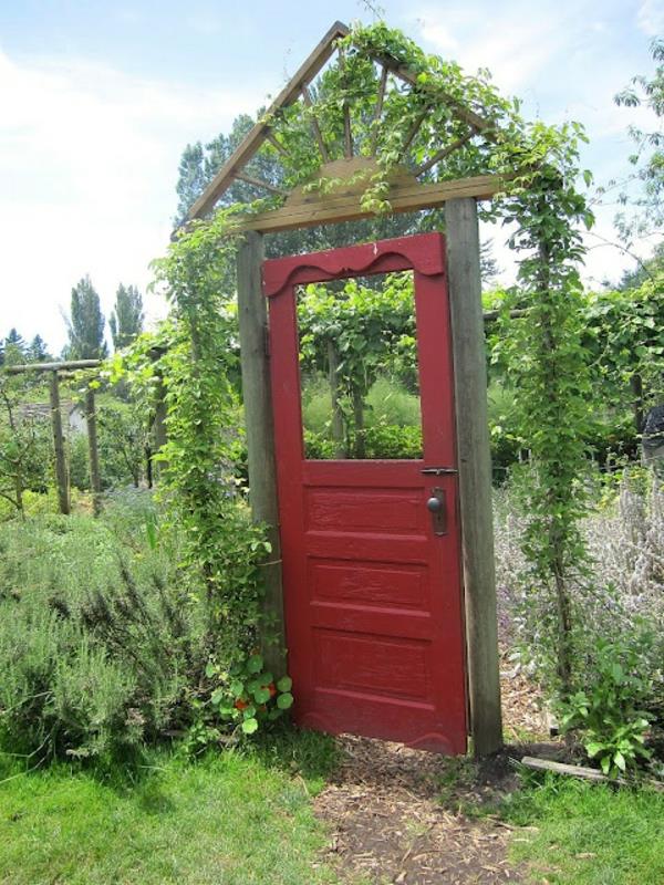 πόρτες κήπου διακοσμητικό σχέδιο κόκκινο χρώμα