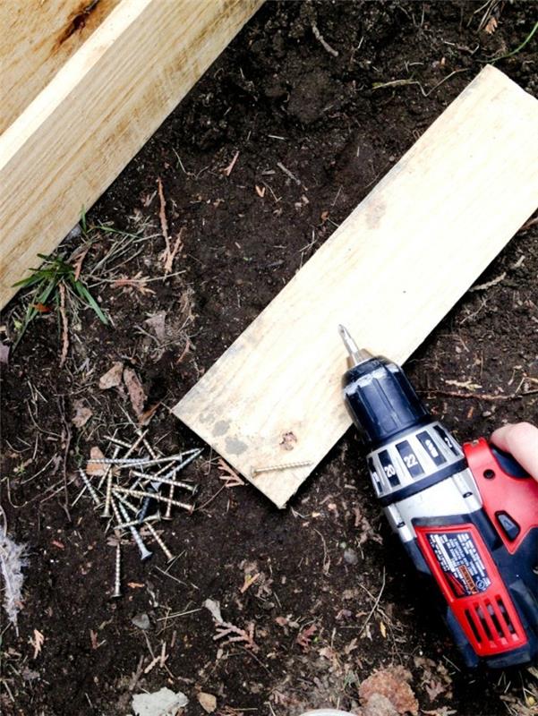 Φτιάξτε τον δικό σας φράχτη κήπου από παλέτες με δοχεία φυτών