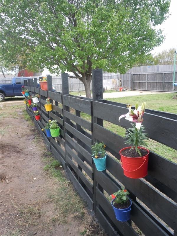 φτιάξτε το δικό σας φράχτη κήπου σκοτεινό φράχτη κήπου με χρωματιστή διακόσμηση