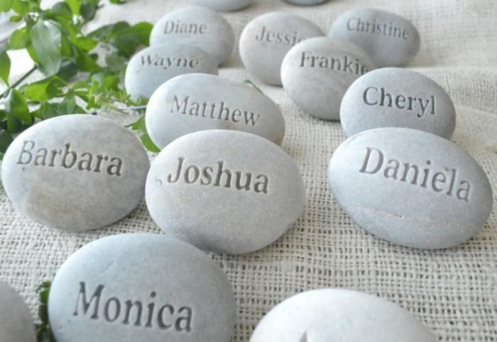μπομπονιέρες πέτρες με ονόματα