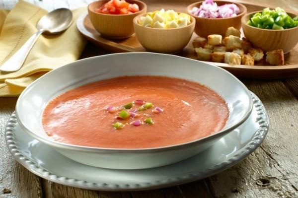 Συνταγή Gazpacho κρύα καλοκαιρινή σούπα από ντομάτα