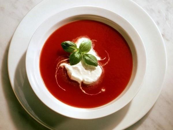 Συνταγή Gazpacho με βασιλικό και κρέμα