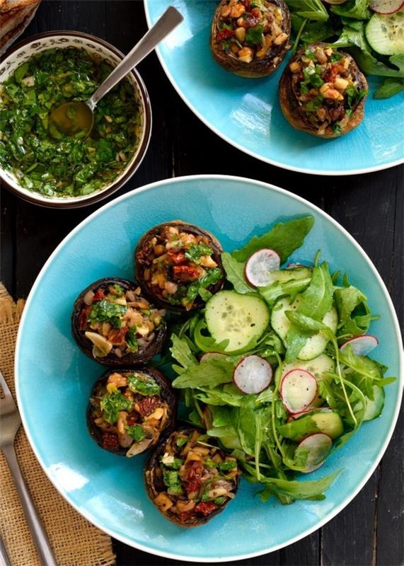 γεμάτα vegan μανιτάρια ως συνταγές για φαγητό φαγητού