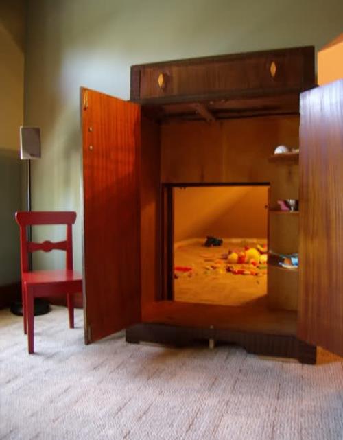 κρυμμένος χώρος παιχνιδιού παιχνιδιάρικα αυθεντικά ξύλινα τετράγωνα φώτα καρέκλας πόρτας