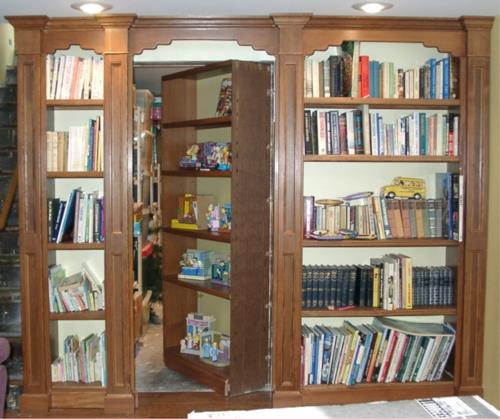 μυστική πόρτα ξύλο σκούρο τοίχο ράφια βιβλία ανάγνωση γωνιά παραμύθι