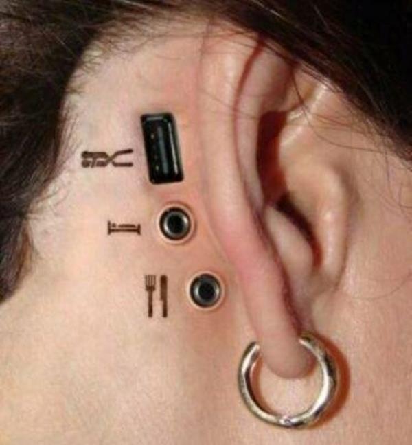 Τρισδιάστατα τατουάζ πίσω από το αυτί