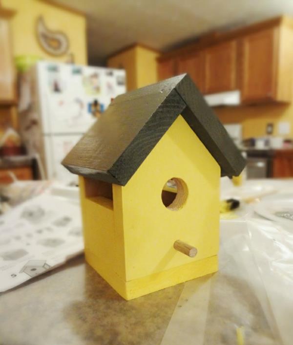 φτιάξτε μόνοι σας κίτρινο σπίτι πουλιών
