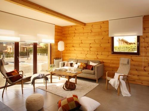 δημιουργήστε ένα άνετο σαλόνι με ξύλινη επένδυση τοίχου