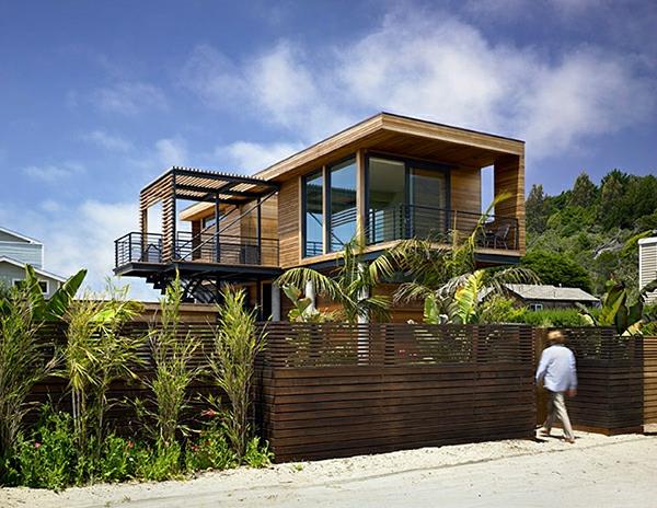 ευφυής σχεδιασμός σπιτιού με προστασία από φράχτες από ξύλινο πλέγμα