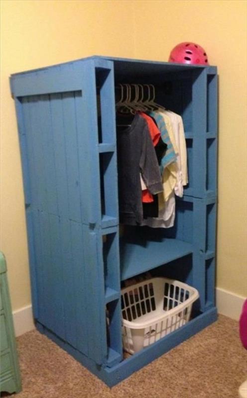 Gerderobe από μπλε παλέτες