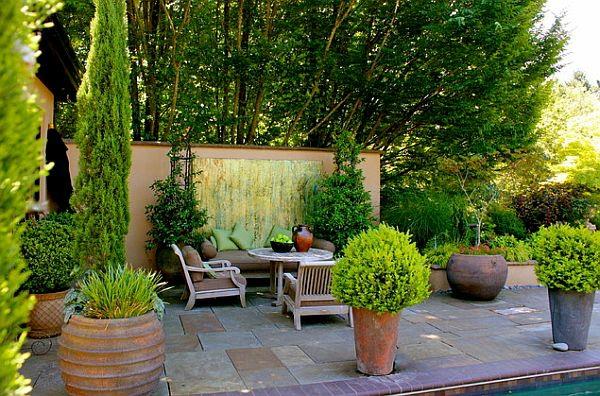 Δημιουργήστε έναν όμορφο χώρο καθιστικού κήπου σε εξωτερικούς χώρους με άνεση