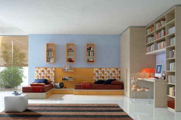 παιδικό δωμάτιο σχεδιασμός μπλε τοίχοι ριγέ βιβλιοθήκη χαλιών