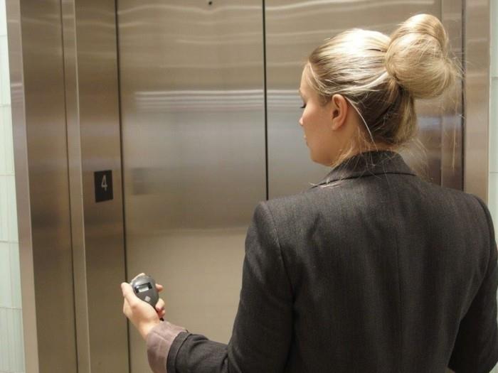 οι συμβουλές υγιεινής ζωής χρησιμοποιούν το ασανσέρ λιγότερο συχνά