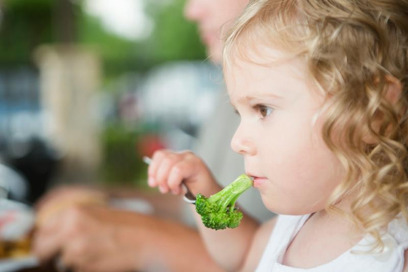 υγιεινά τρόφιμα για παιδιά μπρόκολο φρέσκα λαχανικά