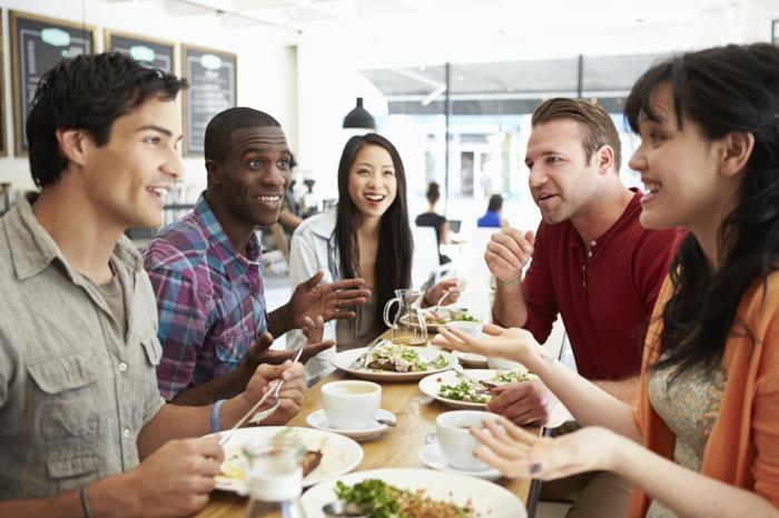 υγιεινή διατροφή συναντήστε φίλους τρώνε μαζί