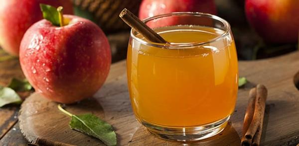 υγιεινά ποτά νερό κανέλα μήλου
