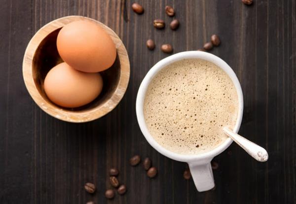 υγιεινό καφέ αυγού για το Πάσχα