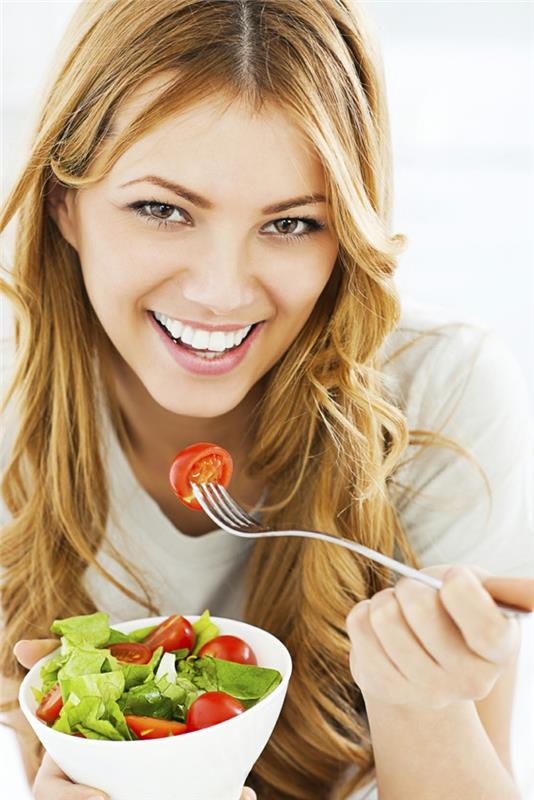 υγιεινή διατροφή υγιεινή διατροφή γυναίκα σαλάτα