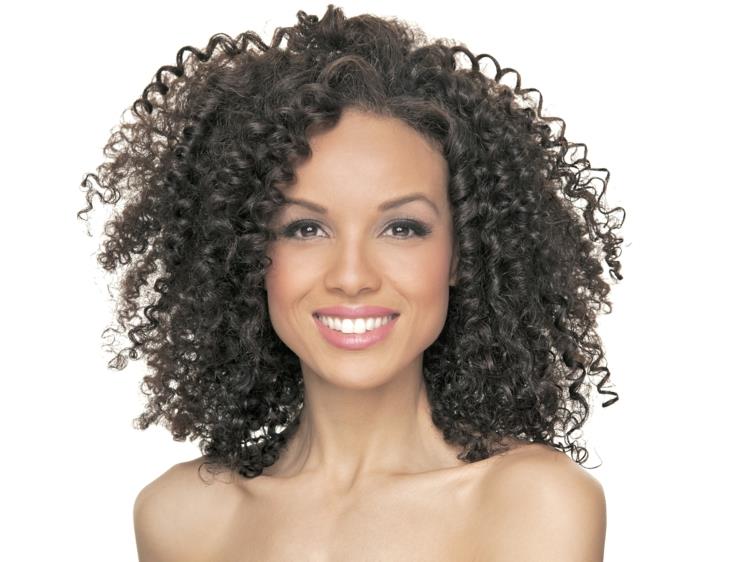 υγιεινή διαβίωση με μαγιά ζύμωσης για περιποίηση μαλλιών με σγουρά μαλλιά