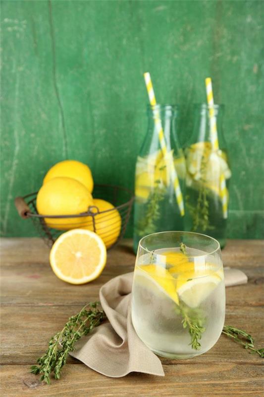υγιεινό νερό με χυμό λεμονιού αναζωογονητικά υγιές