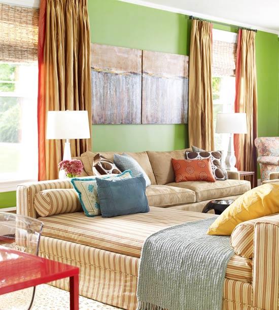 τολμηρός συνδυασμός χρωμάτων για τον τοίχο του πράσινου μέντας στο σαλόνι σας
