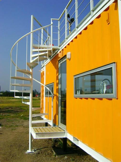 σκαλοπάτια πορτοκαλί πρόσοψη μεταλλικό εμπορευματοκιβώτιο αποστολή