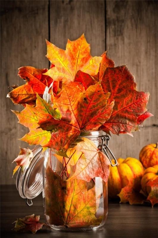 ποτήρι με φύλλα φθινοπώρου - υπέροχα χρώματα
