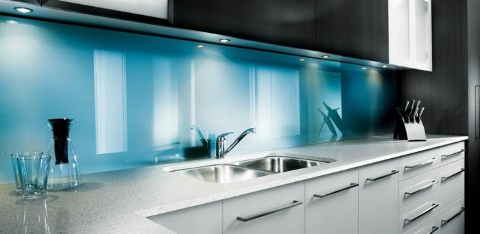 γυάλινο τοίχο κουζίνα ακρυλικό γυαλί γαλάζιο λευκό ντουλάπια κουζίνας