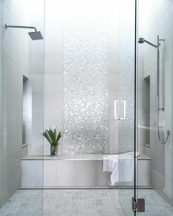 γυάλινες πόρτες κομψό διαφανές ευρύχωρο μπάνιο