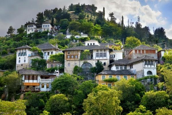 φθηνοί προορισμοί διακοπών αλβανία gjirokaster