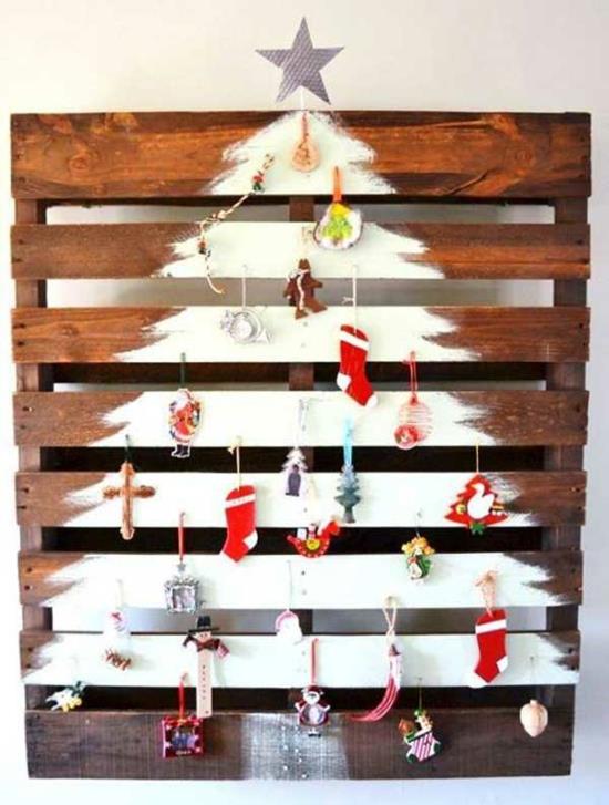 φθηνή χριστουγεννιάτικη διακόσμηση diy χριστουγεννιάτικο δέντρο από παλέτα ευρώ