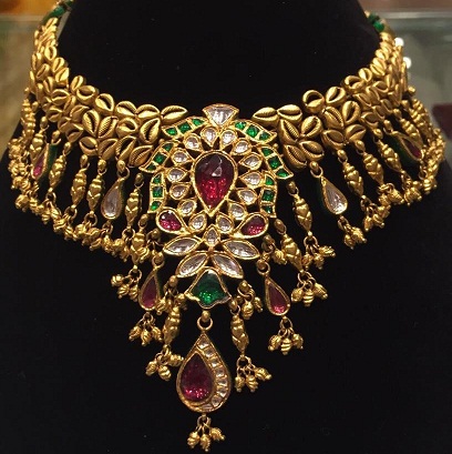 Aukso spalvos „Kundan Choker“ karoliai