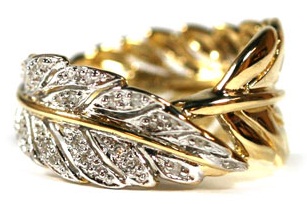 Auksinis žiedas su deimantinėmis plunksnomis