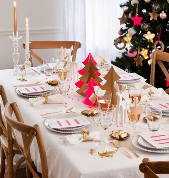 χρυσό κόκκινο σκανδιναβικό χριστουγεννιάτικο διακοσμητικό τραπέζι διακόσμηση