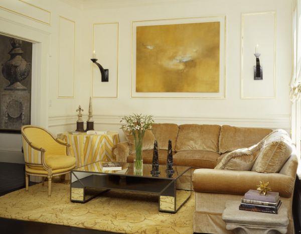 χρυσές πινελιές άνετος καναπές σε αφηρημένη τέχνη ώχρας
