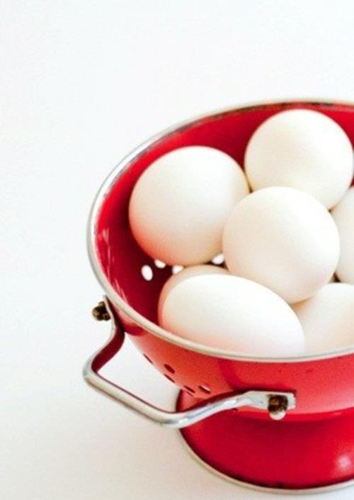 φτιάξτε μόνοι σας χρυσά πασχαλινά αυγά, βάψτε κόκκινο
