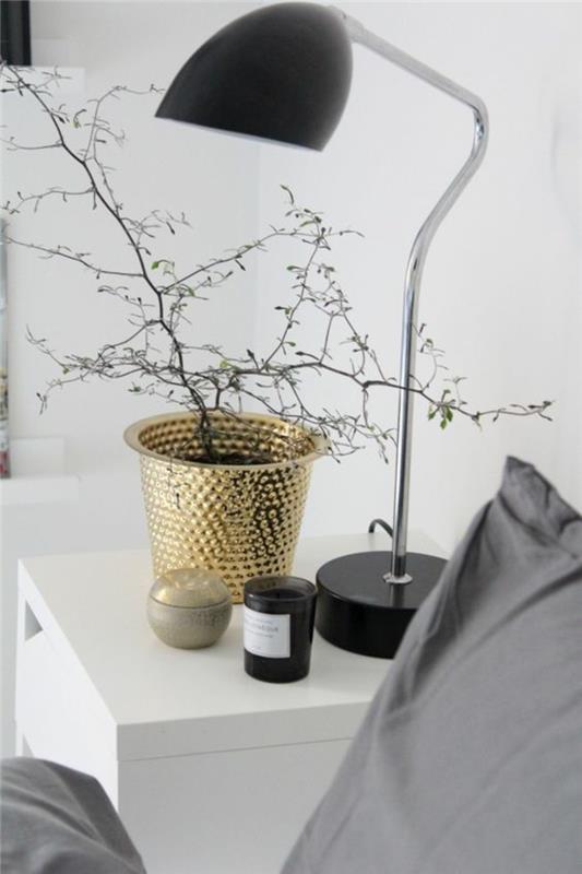 χρυσό σκανδιναβικό αξεσουάρ σπιτιού φυτευτικά φυτά εσωτερικού χώρου