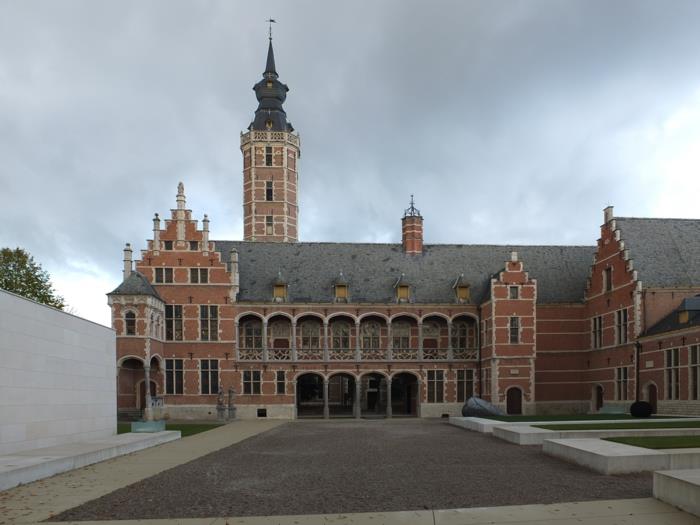 Στοιχεία γοτθικής αρχιτεκτονικής Μουσείο Stedelijk Hof van Busleyden 'Mechelen Βέλγιο
