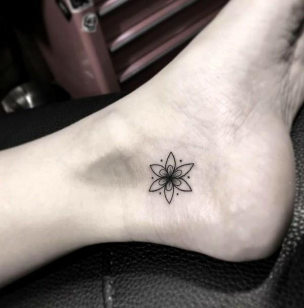 γραφικά μίνι τατουάζ γυναικείο τατουάζ αστραγάλου