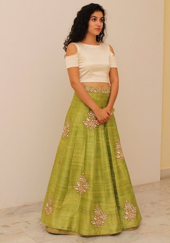 Beyaz ve Yeşil Lehenga