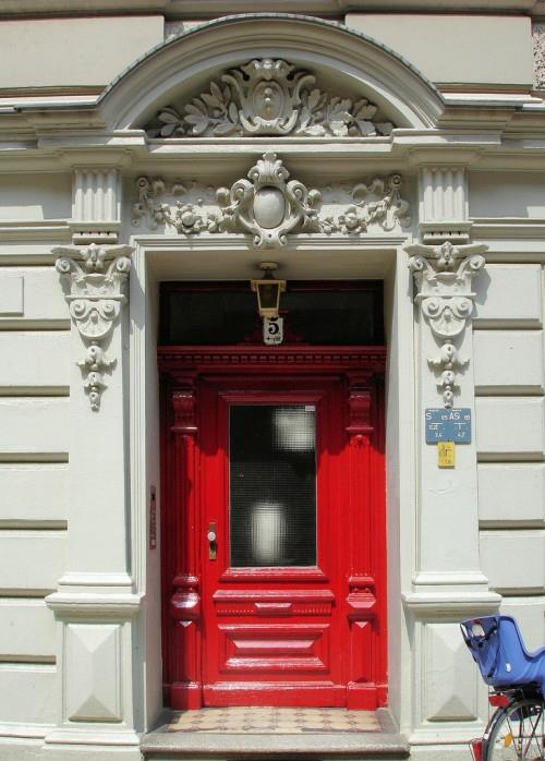 φωτεινή κόκκινη μπροστινή πόρτα αγγλικού στιλ εξωτερική σχεδίαση ελκυστικές μπροστινές πόρτες