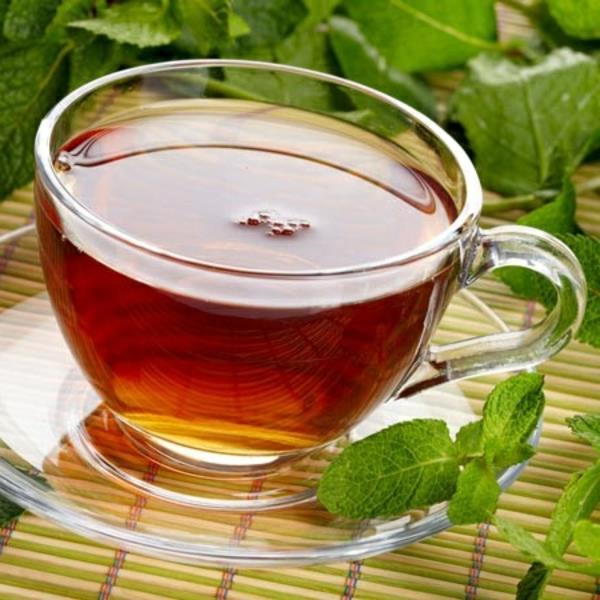 Προετοιμάστε φύλλα δυόσμου για τσάι