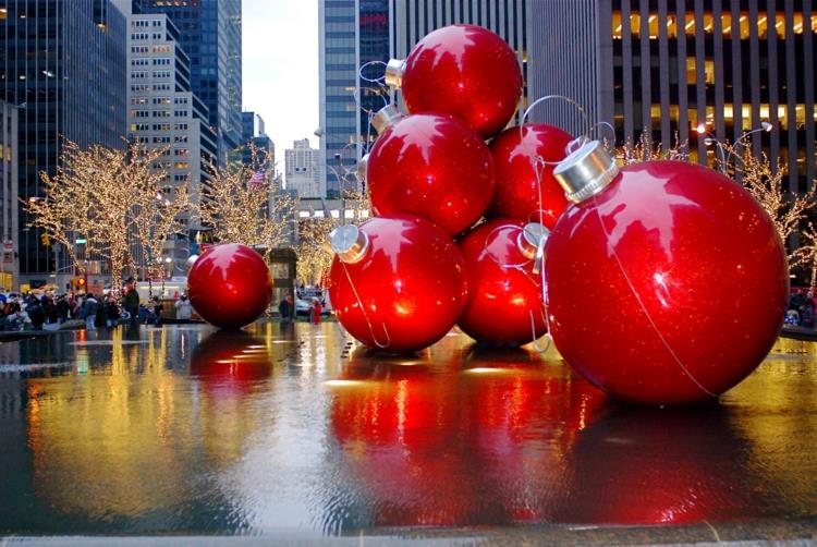 μεγάλες χριστουγεννιάτικες μπάλες Χριστούγεννα στη Νέα Υόρκη