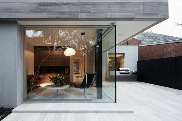 μεγάλο μοντέρνο σπίτι αρχιτεκτονική γυάλινοι τοίχοι πάτωμα φωτιστικό τραπέζι