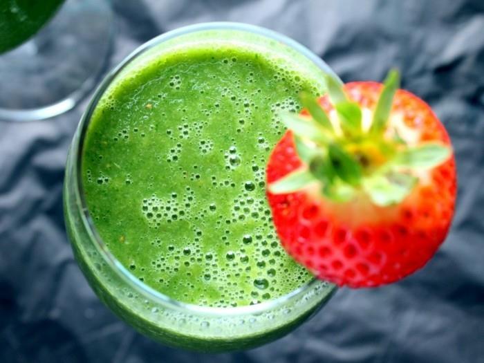 πράσινο smoothie με φράουλες