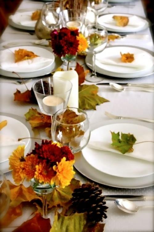 τραπέζι δείπνου φθινόπωρο οι επισκέπτες λαμβάνουν πάρτι διακοσμήσεων τραπεζιού