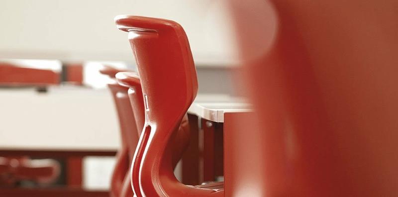 καλή εσωτερική διακόσμηση σχολικές αίθουσες σχολικές καρέκλες από κώλο